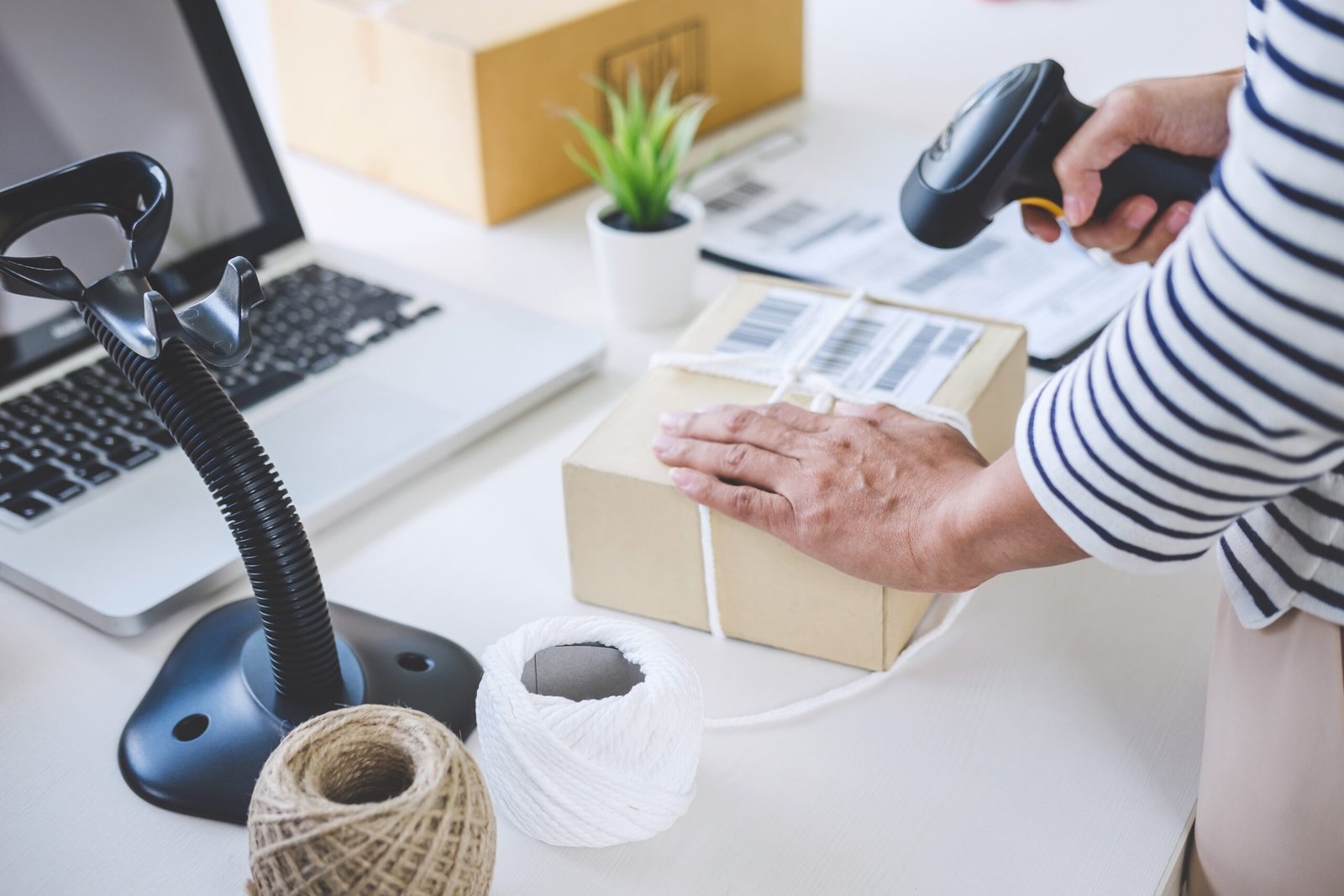 E Commerce Delivery Service UAE